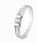 Sortija en oro blanco de 18kt con un diamante de 3.5mm en talla brillante y 8 mas carril - 74B0033