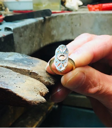 Anillo de Oro Blanco y Amarillo con Diamantes Roca y Brown